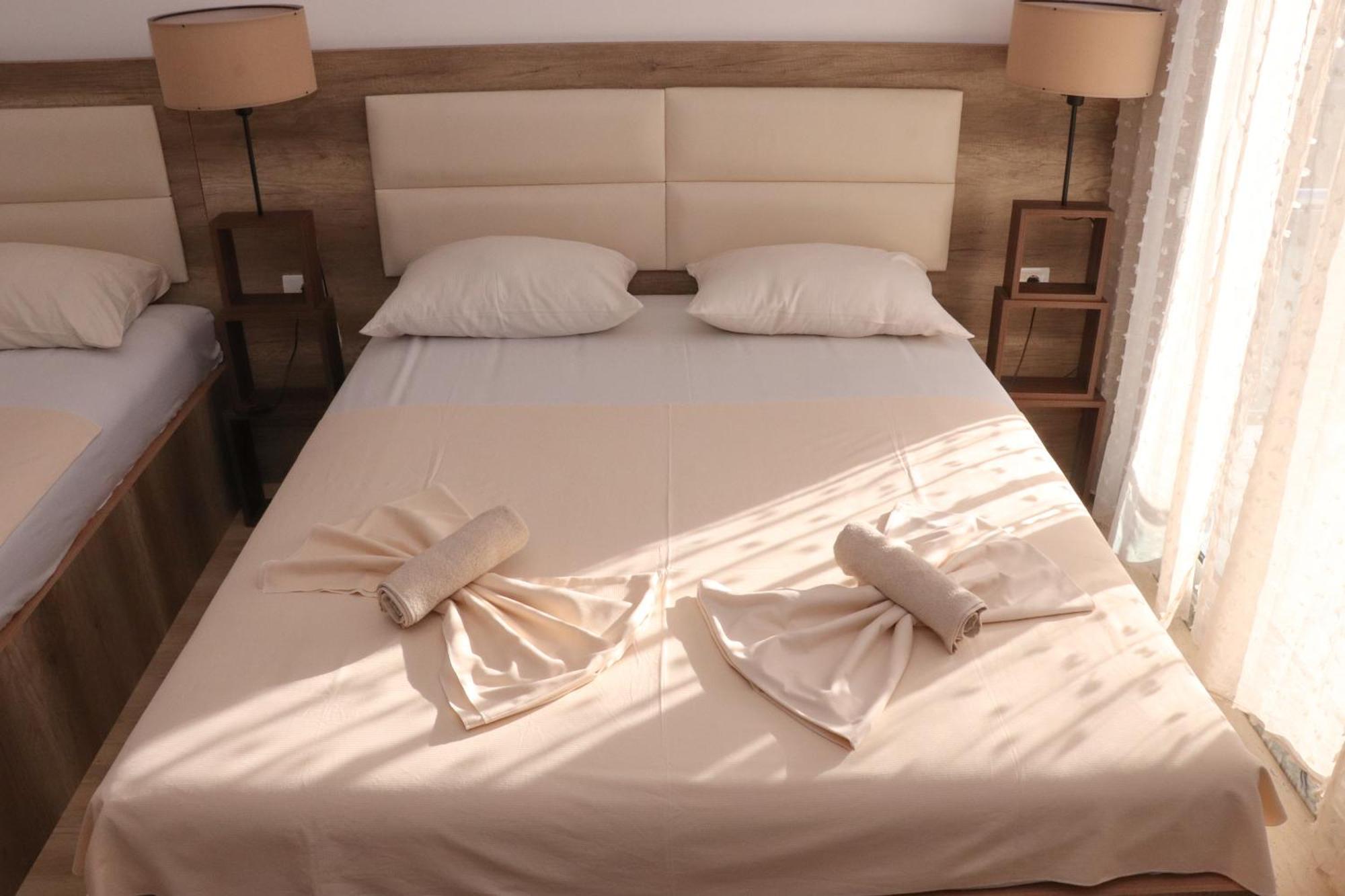 אולסינץ' Gjinaj Apartments מראה חיצוני תמונה