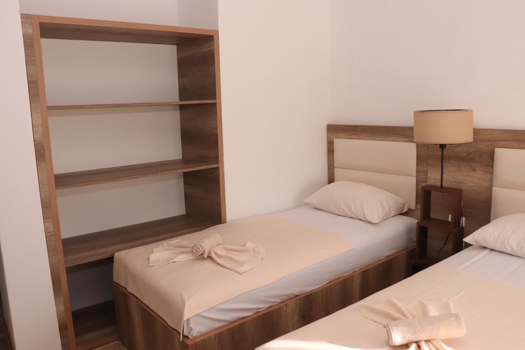 אולסינץ' Gjinaj Apartments מראה חיצוני תמונה