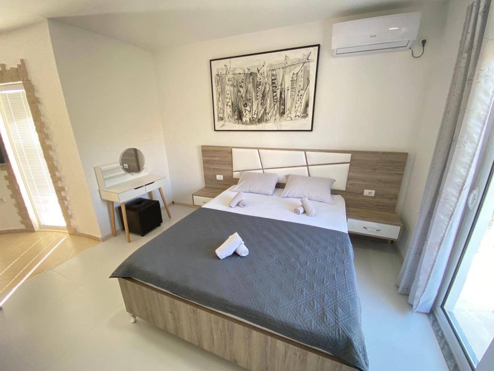 אולסינץ' Gjinaj Apartments מראה חיצוני תמונה